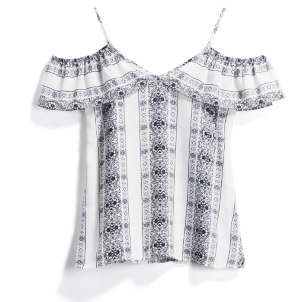 Skies Are Blue cold-shoulder summer top from Stitch Fix size S